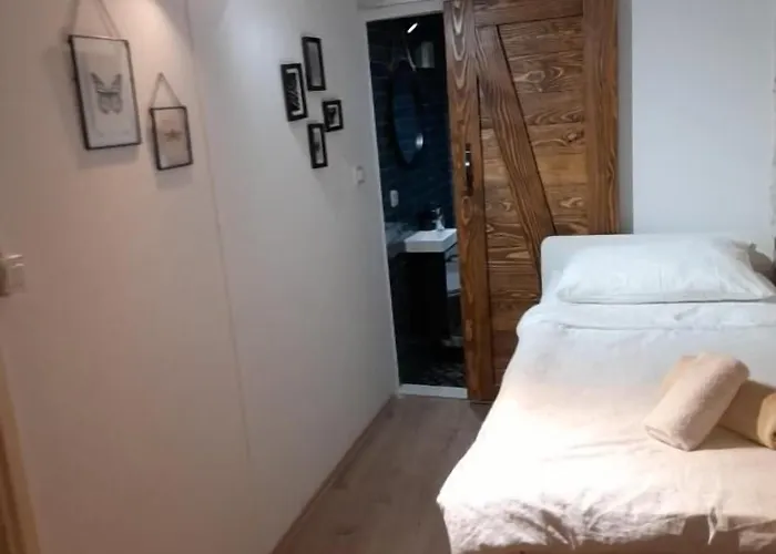 Private Linda Dubrovnik