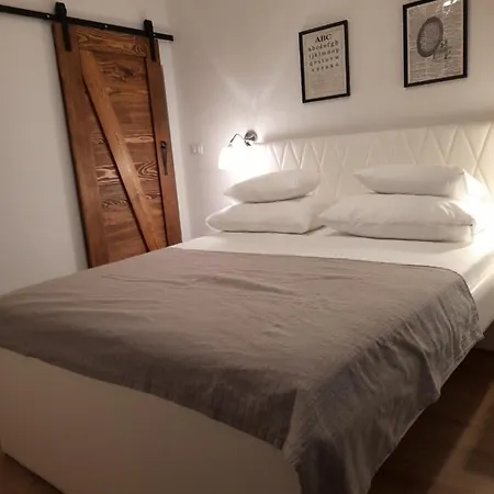 Πανσιόν Private Linda 2*