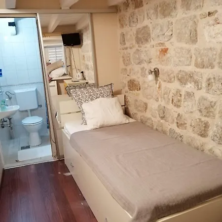 프라이빗 어카머데이션 린다 2* 두브로브니크